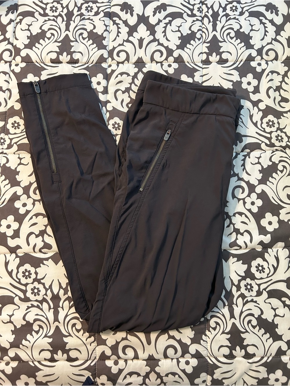 Athleta Women’s Dark Gray Zip Pocket & Ankle Joggers Size 6 Athletic Outdoor